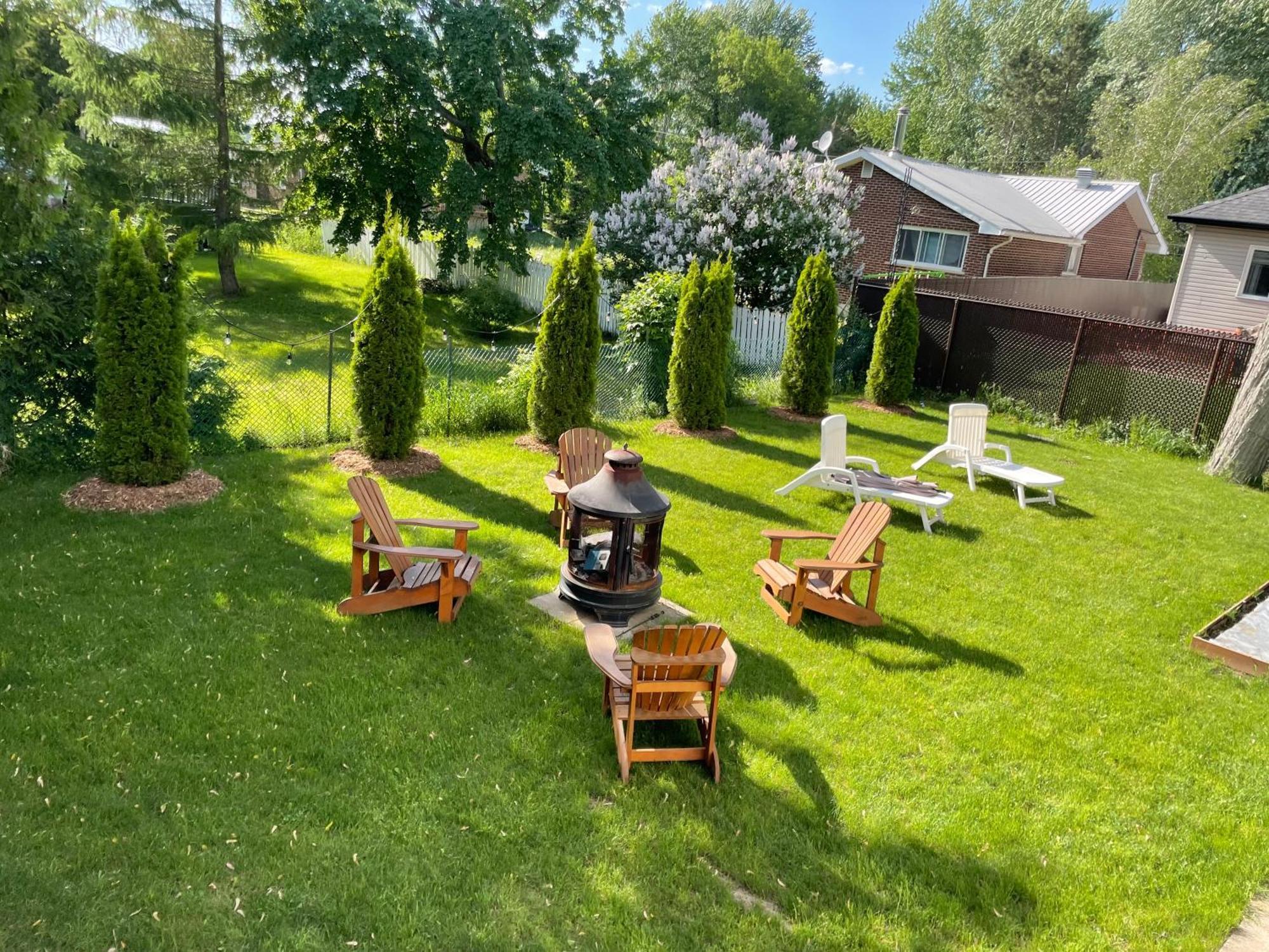 Family House 4 Seasons Hotel Saint-Jean-sur-Richelieu Exterior photo